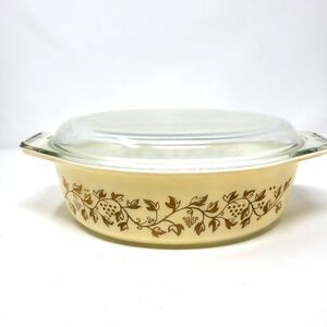 Pyrex Golden‎ Grapes 045 2.5 Quart Casserole with Lid Vintage Promo Tan and Gold